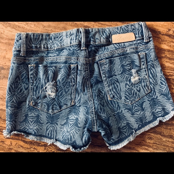 doo AUSTRALIA DISTRESSED DENIM SHORTS SIZE 28 - Picture 3 of 7